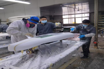 麻省理工大学的博士罗德威来安庆永大体育公司实地考察指导生产